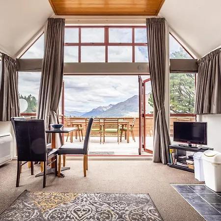Hot Tub And Views Over Central Queenstown - Entire Holiday House Exterior photo