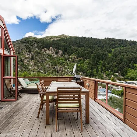 Hot Tub And Views Over Central Queenstown - Entire Holiday House Exterior photo