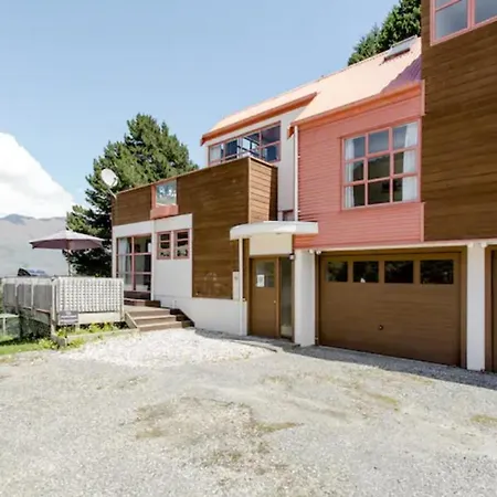 Hot Tub And Views Over Central Queenstown - Entire Holiday House Exterior photo
