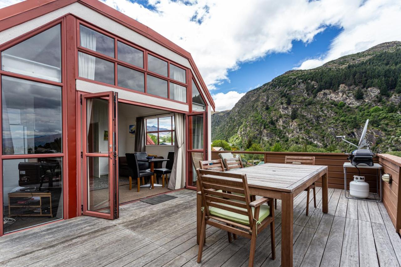 Hot Tub And Views Over - Entire House Holiday home Queenstown