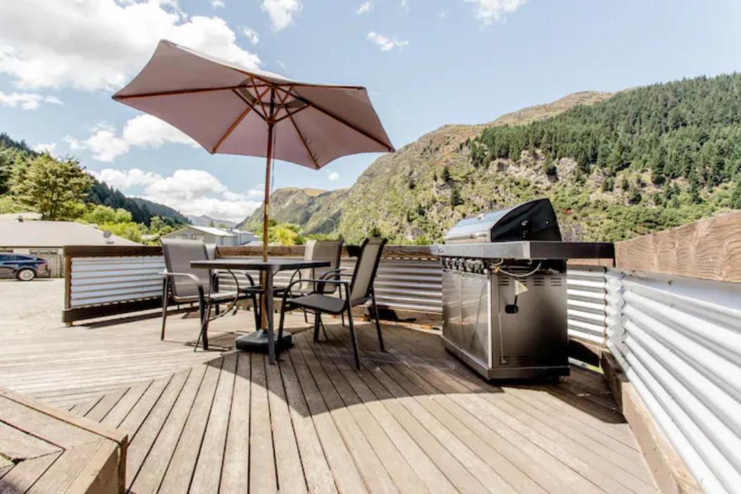 Hot Tub And Views Over - Entire House Holiday home Queenstown