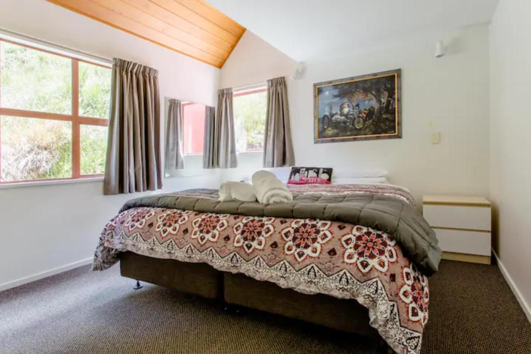 Hot Tub And Views Over - Entire House * Queenstown